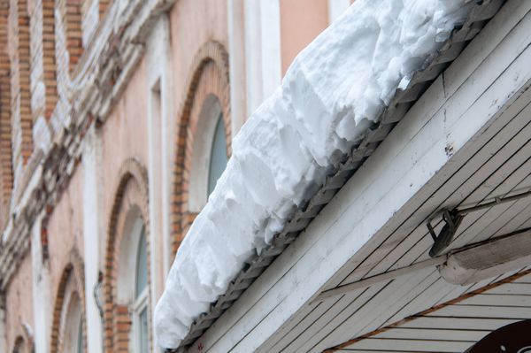 В Москве женщину убило ледяной глыбой
