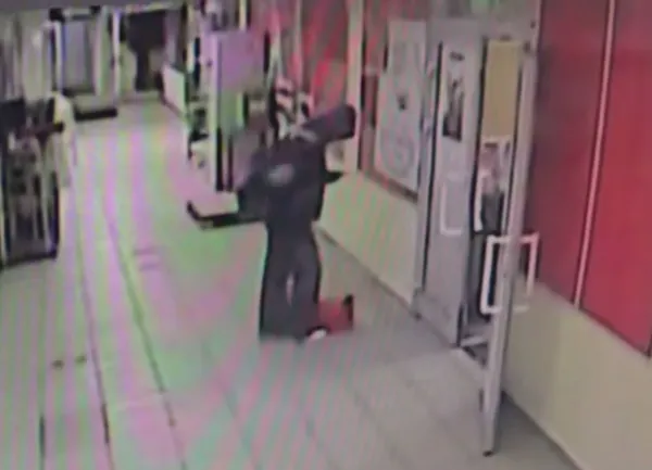 Украинские мошенники убедили студентку облить бензином и поджечь офис организации в Балашихе