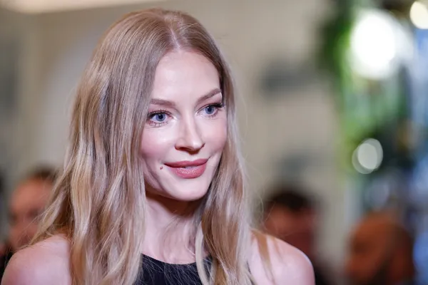 Светлану Ходченкову обязали снести стену в туалете квартиры в Подмосковье