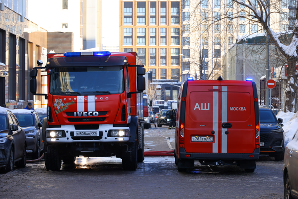 В Москве загорелся хостел "Магистрал", в здании заблокированы люди