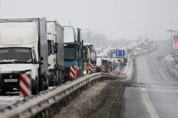 На трассе М-4 "Дон" в Тульской области образовалась пробка на 25 километров