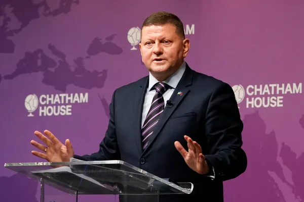 Залужный обвинил Зеленского в провале контрнаступления: что ещё он сказал в интервью AP