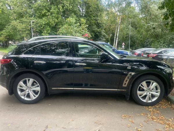 Топ-менеджера из Тверской области посадили в СИЗО за продажу Infiniti QX 70 за 1 рубль