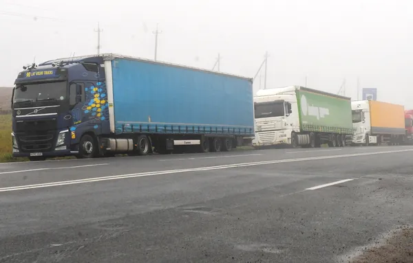 Более 1500 российских дальнобойщиков застряли в Иране из-за боевых действий