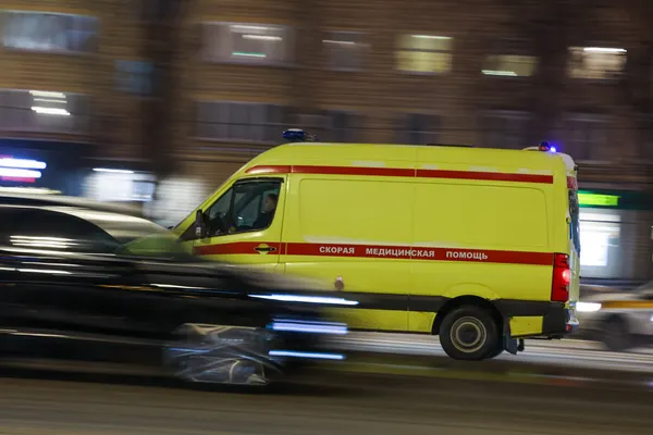 В Петропавловске-Камчатском металлический штырь пробил днище автомобиля и ранил женщину