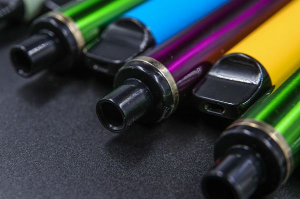 Нижегородка заработала рак гортани после пяти лет курения вейпов и айкосов