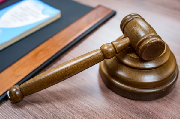 Красноярец решил отсудить у бывшей жены деньги, которые взял в кредит и потратил на проституток