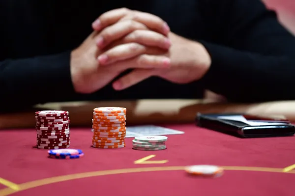 Клубы анонимных лудоманов начали обгонять рехабы в России