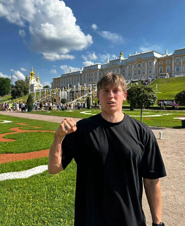 Комик Алексей Щербаков втайне устроил мини-тур по России