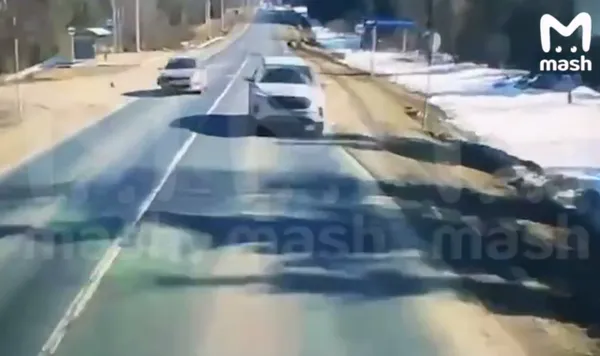 Момент ДТП на трассе в Подмосковье, где погиб напавший на свою бывшую девушку, попал на видео