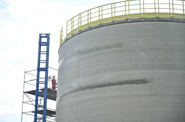 В Татарстане построили первый в стране 2000-кубометровый вертикальный цельнокомпозитный резервуар