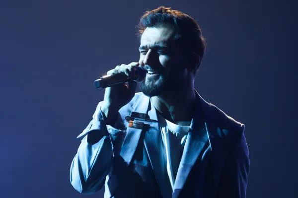 Певец Джони отменил частные концерты после потери голоса на выступлении в Минске