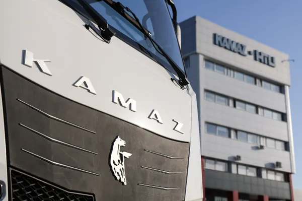 Mash: "Камаз" может первым из россиийских автозаводов перевести часть работников на трёхдневку