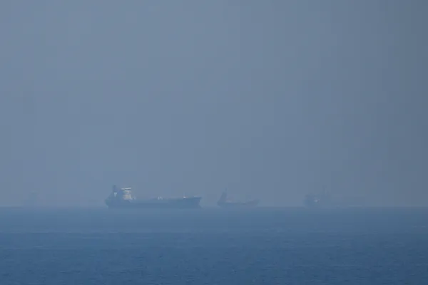 Иран вновь закрыл Ормузский пролив из-за ударов Израиля по Ливану