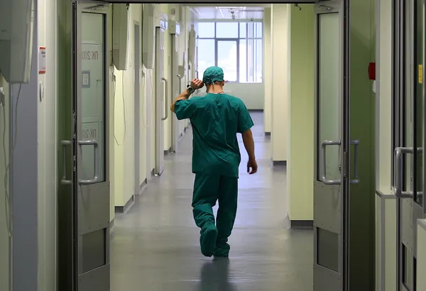 Замёрзшего до смерти на лавочке мужчину оживили в Республике Саха