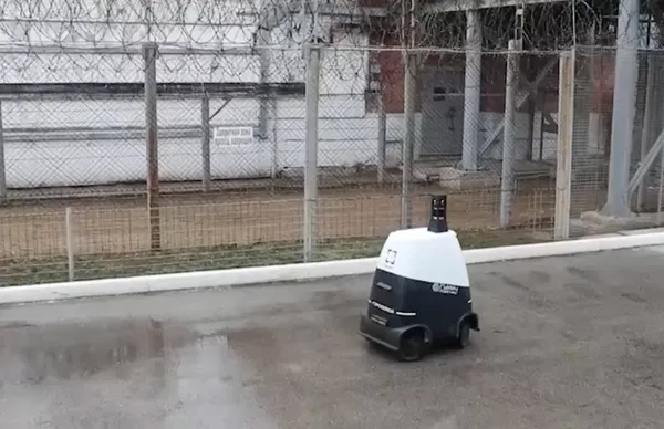 Два тестовых робота начали следить за порядком в самарских колониях