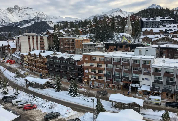 Mash выяснил, сколько российские туристы тратят в Куршевеле за зимний сезон