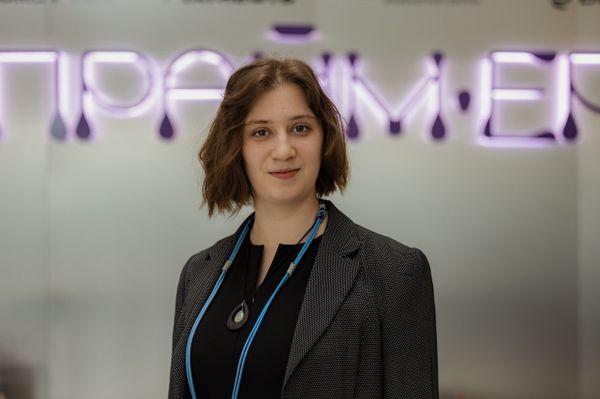 Студентка предложила на биотех-форуме в Альметьевске проект бетона, который сам себя восстанавливает