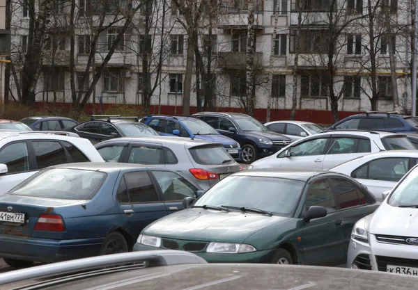 В России разработали систему на базе ИИ для поиска свободных мест для парковки во дворах