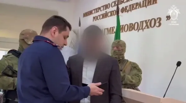 К чиновникам Махачкалы пришли с обысками