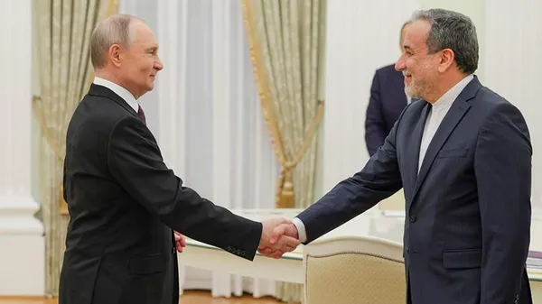 Владимир Путин проводит встречу с главой МИД Ирана Аббасом Аракчи в Петербурге