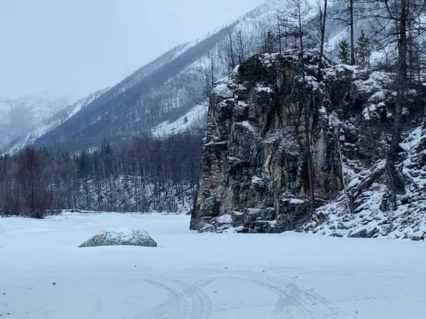 В Бурятии на руднике "Ирокинда" сошла лавина, под завалами оказались шесть человек