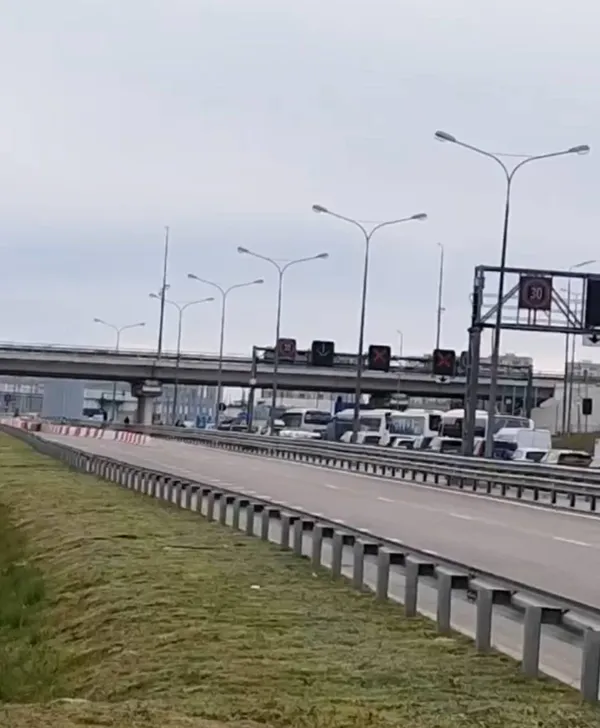 На подъезде к Крымскому мосту возникла огромная пробка из 4 тысяч машин