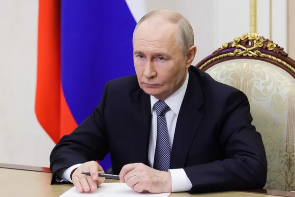 Путин заявил, что Россия может оснастить "Орешник" ядерной боеголовкой