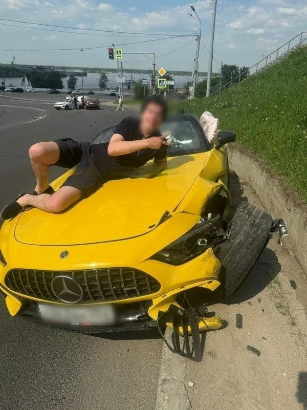 Пьяный сын миллионера на кабриолете устроил массовую аварию в центре Нижнего Новгорода