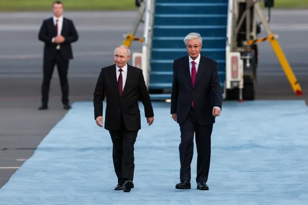 Владимир Путин прилетел с госвизитом в Казахстан