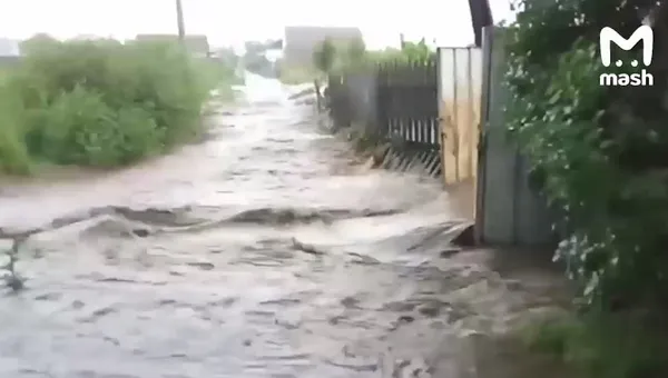 Оренбургская область второй день уходит под воду