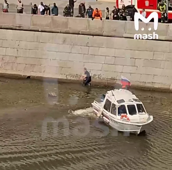 Появились кадры спасения оперного певца Юкавского из Москвы-реки