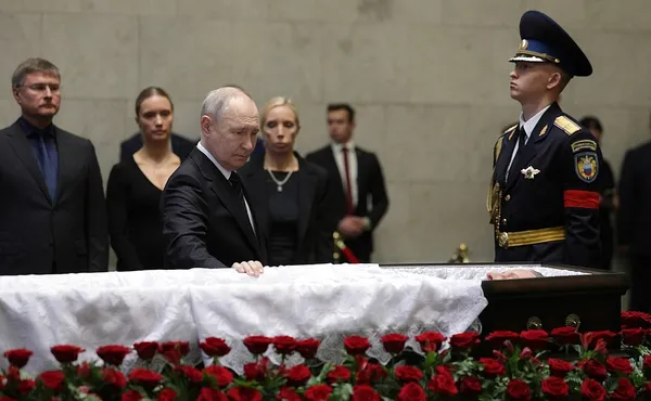 Владимир Путин простился с экс-министром обороны Сергеем Ивановым