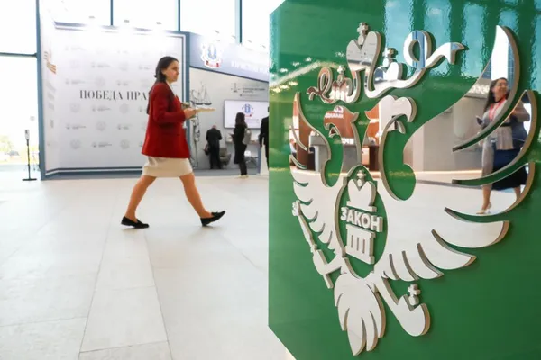 На ПМЮФ заявили о кризисе международного права, поспорили об ИИ и предложили переписать правила для цифровой экономики