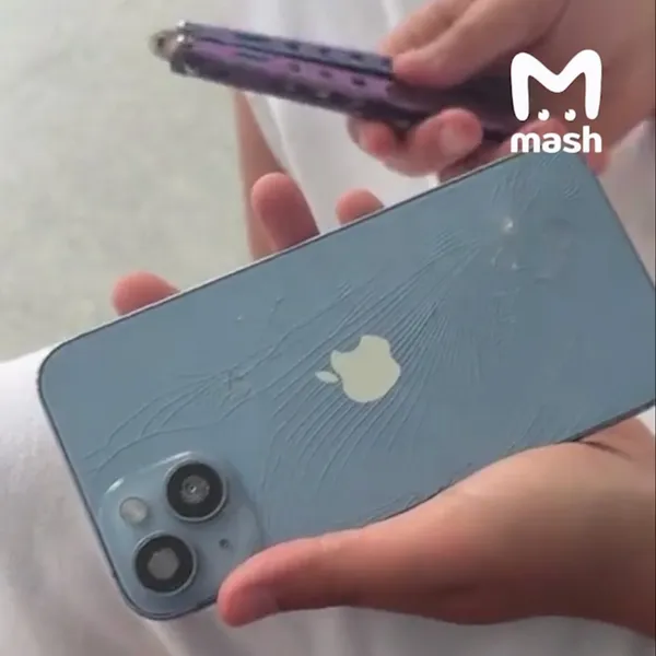 В TikTok завирусились ролики, как из iPhone делают "мужской" гаджет