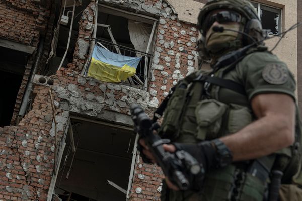В украинских соцсетях разгорелся скандал после убийства военным в лесу двух гражданских