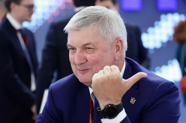 Губернатор Воронежской области Гусев первым из глав регионов пересел на электромобиль