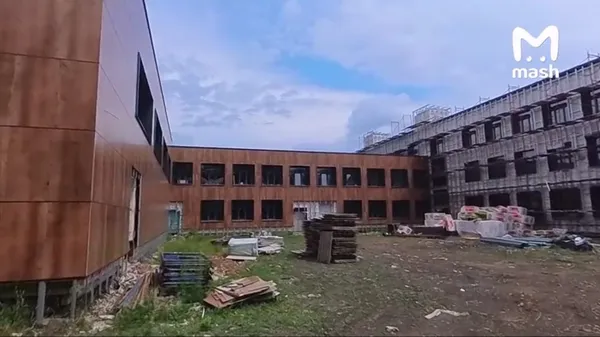 На горнолыжном курорте Шерегеш на ремонт школы выделили 800 млн рублей, работы не могут завершить третий год