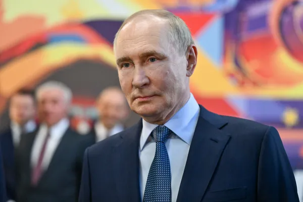 Владимир Путин приехал на Иркутский авиационный завод