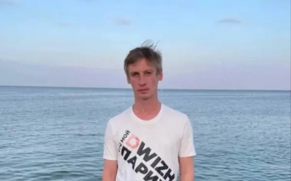 Героя мема "Тяу-тяу-тяу-тяу" Андрея Посысаева бусифицировали в Киеве