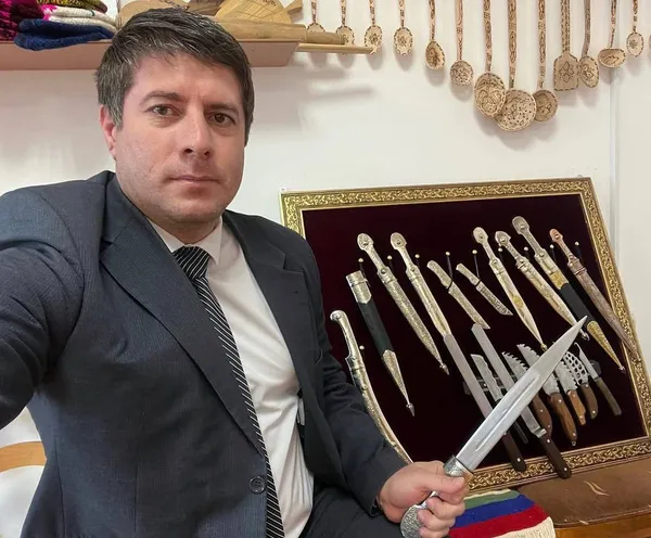 Учителя русского языка из Дагестана попросили проверить после роликов с оружием