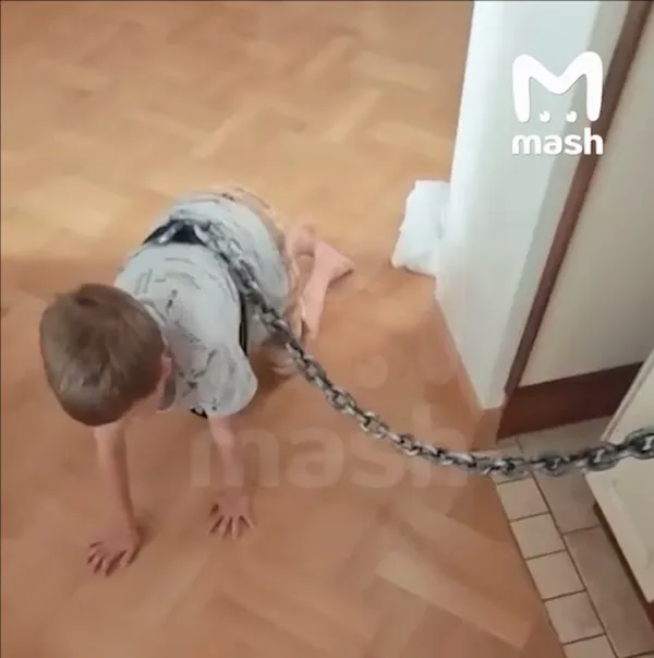 У владельца франшиз "Инвитро" Андрея Каута требуют забрать ребёнка после видео с цепью