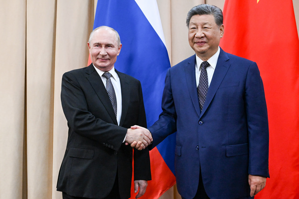 Владимир Путин провёл встречу с Си Цзиньпином на саммите ШОС в Бишкеке