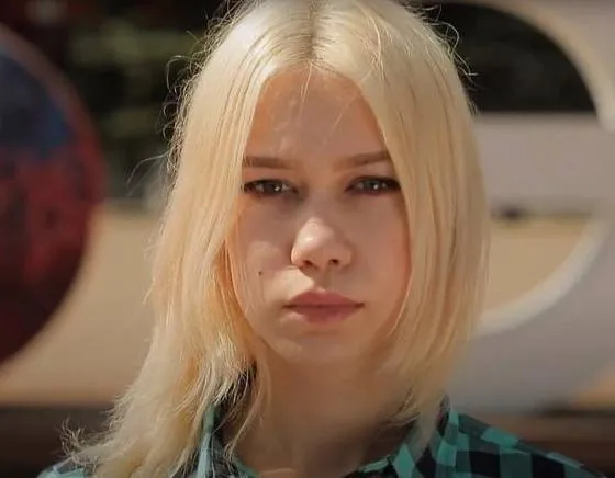 Участница шоу "Беременна в 16" Люба Андреева подала в суд на банк