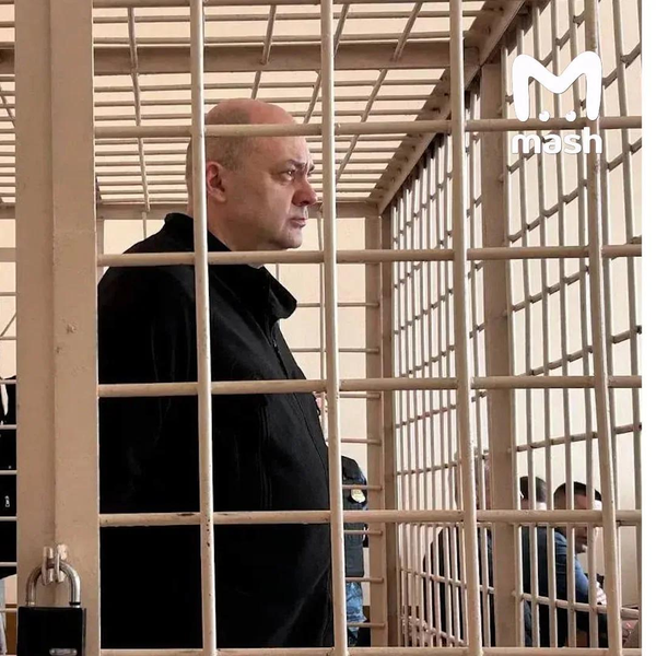 Экс-губернатор Курской области Алексей Смирнов устроился портным в колонии