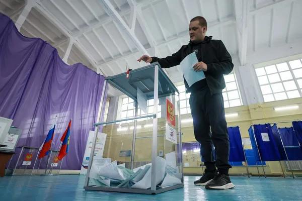 Зумеры вайбят на выборах в Казани