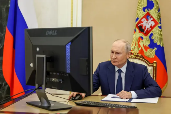Владимир Путин проголосовал онлайн на выборах в Госдуму