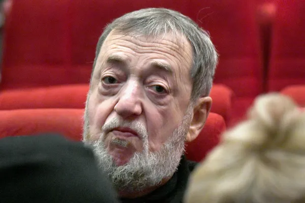 Режиссёр Павел Лунгин перенёс операцию на глазах
