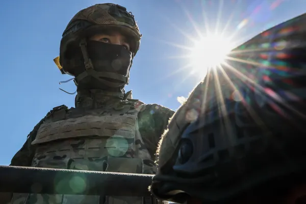 Боец ВС РФ сумел вручную перехватить украинский дрон