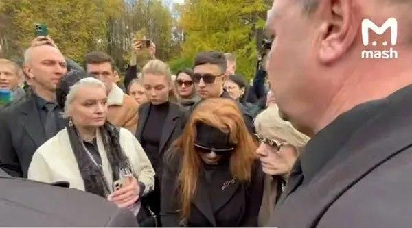 Вдове психотерапевта Анатолия Кашпировского стало плохо на похоронах